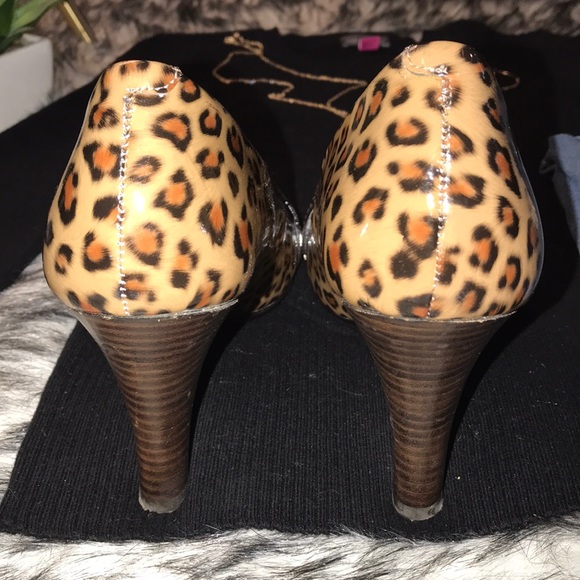 NWOT Sofft Patent Leather Leopard Pumps - Picture 3 of 5